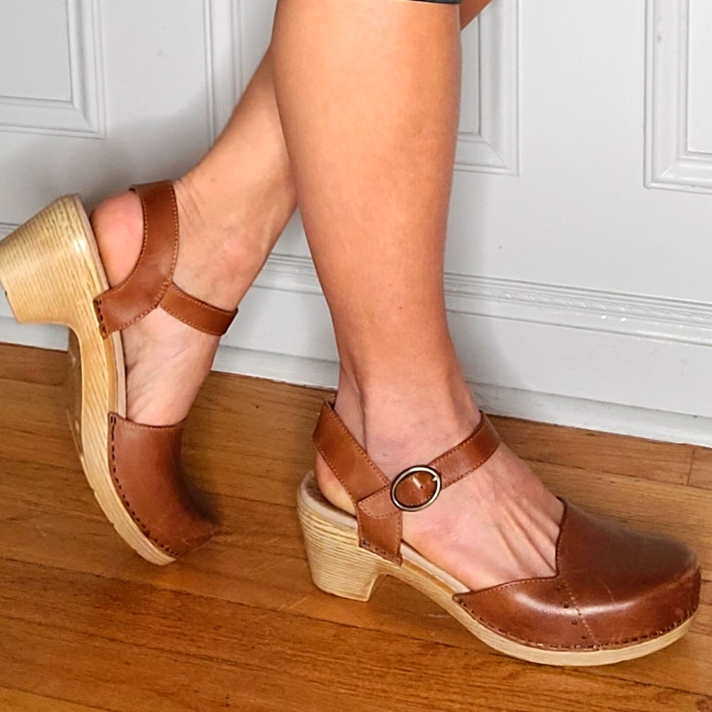 Dansko 2.5" in Heel Mary Janes Size 9.5/40 Brown Ankle Strap